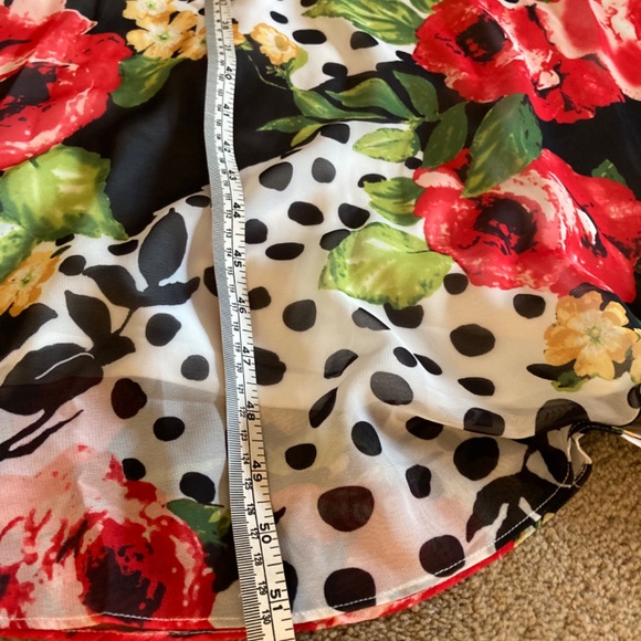 Madison Leigh Spring Flowy Dress Feminine Floral Size 10 Maxi Breezy and Light - Picture 7 of 8